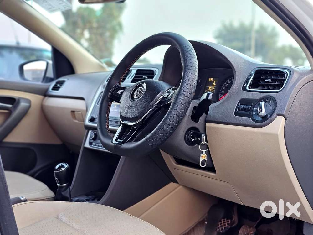 Volkswagen Vento Celeste 1.6 Highline, 2017, Petrol