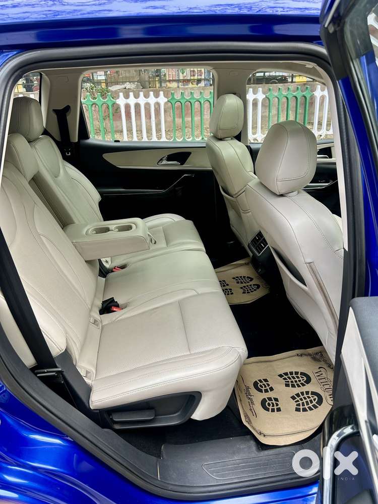 Mahindra Xuv700 2.0 Ax 7 Petrol At Luxury Pack Str, 2022, Petrol