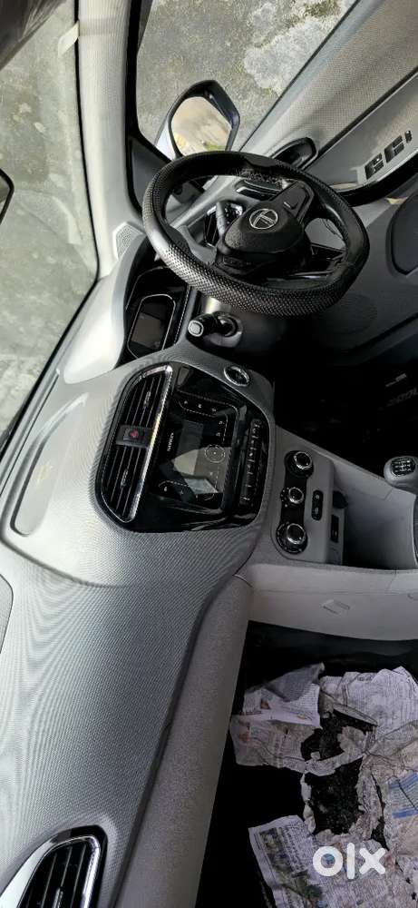 Tata Tiago 2022 Variant Revotron Xt Cng