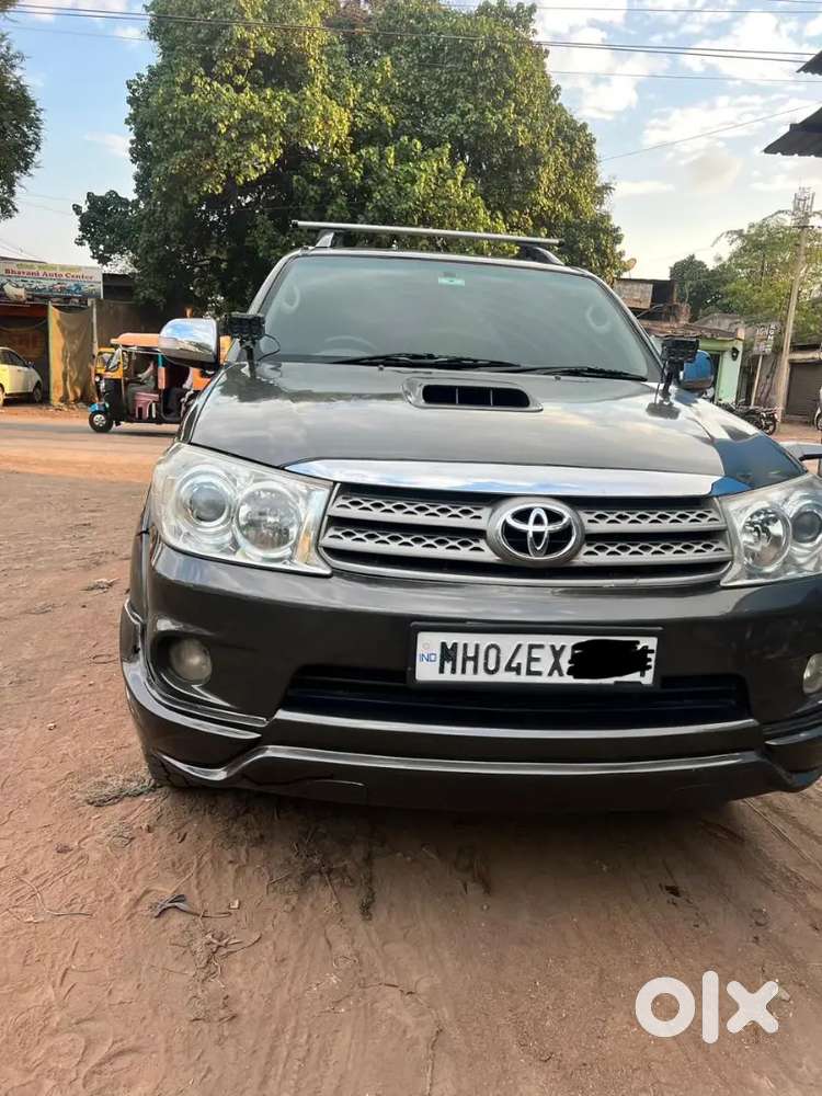Toyota Fortuner 2011 Diesel 240000 Km Driven