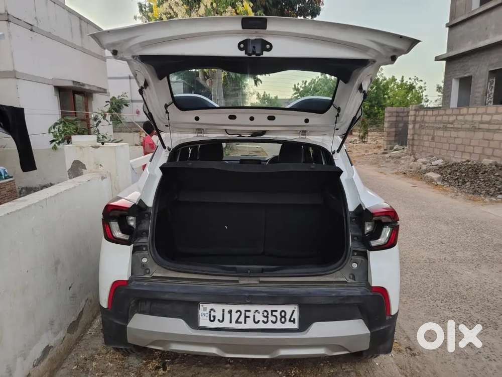 Renault Kiger Rxz Amt 2023 Petrol Dual Tone