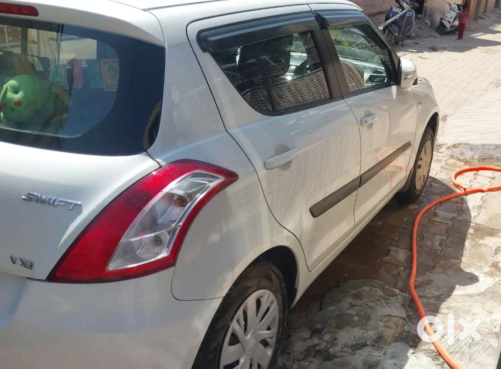 Maruti Suzuki Swift 2016 Pearl White Colour