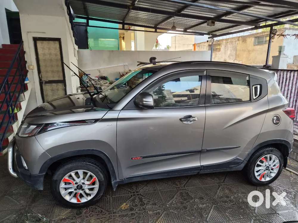 Mahindra Kuv 100