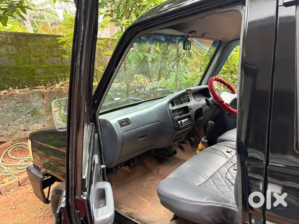 2002 Toyota Qualis Diesel 10 Seater