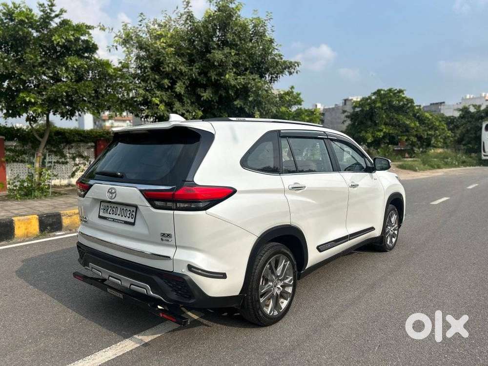 Toyota Innova Hycross 2.0 Zx Hybrid 7 Str, 2025, Petrol