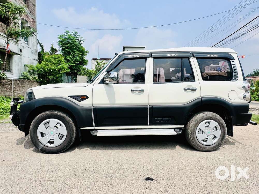 Mahindra Scorpio S4 Plus 9s, 2015