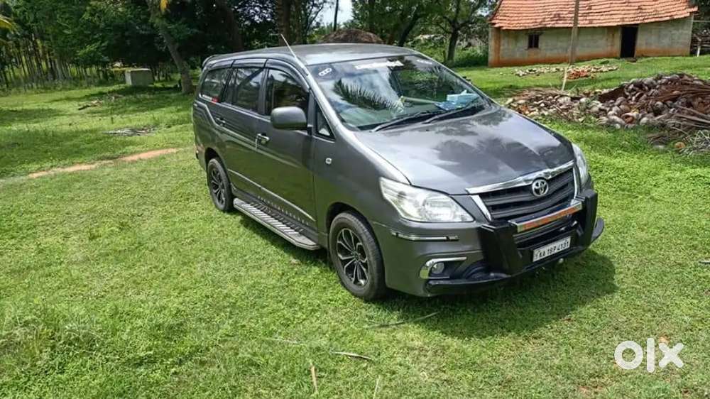 Toyota Innova 2014