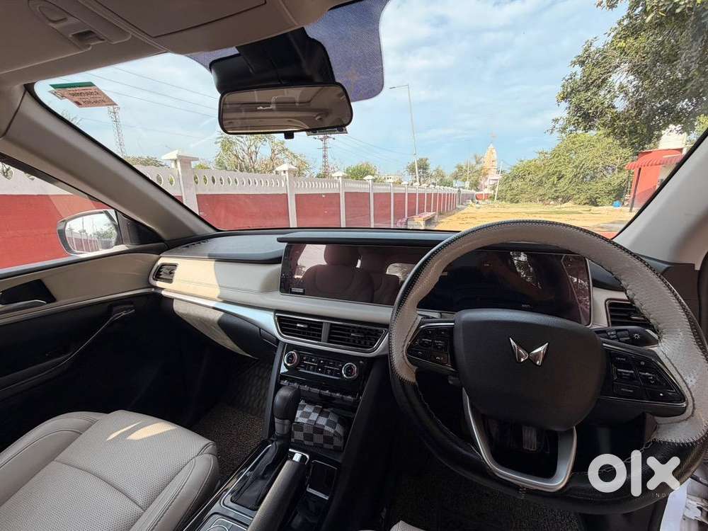 Mahindra Xuv700 2025 Diesel Well Maintained