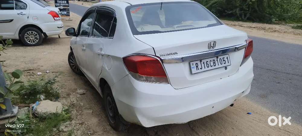 Honda Amaze 1.5 E 2013 Diesel . Only 2.70 Lac