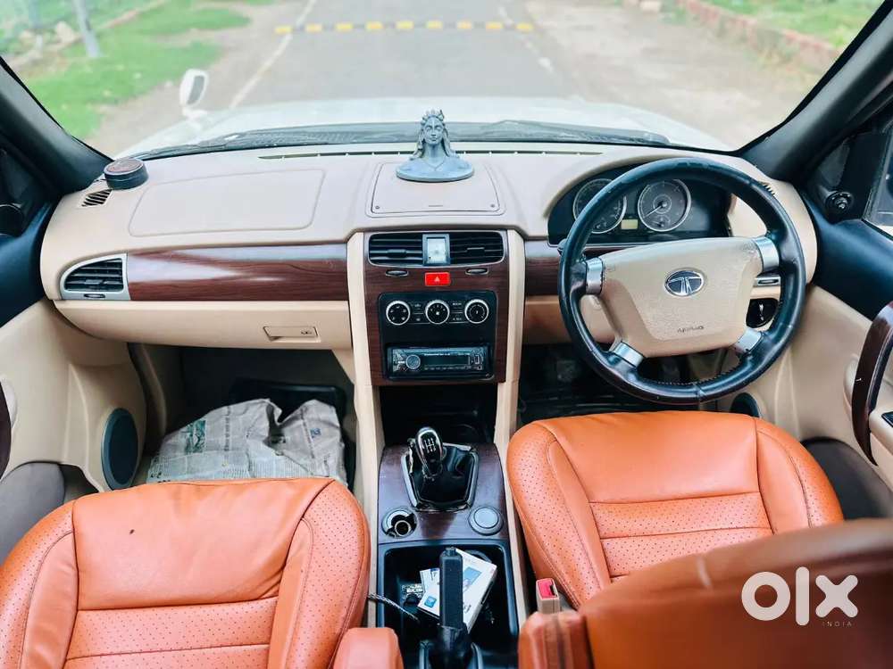 Tata Safari Storme 2015