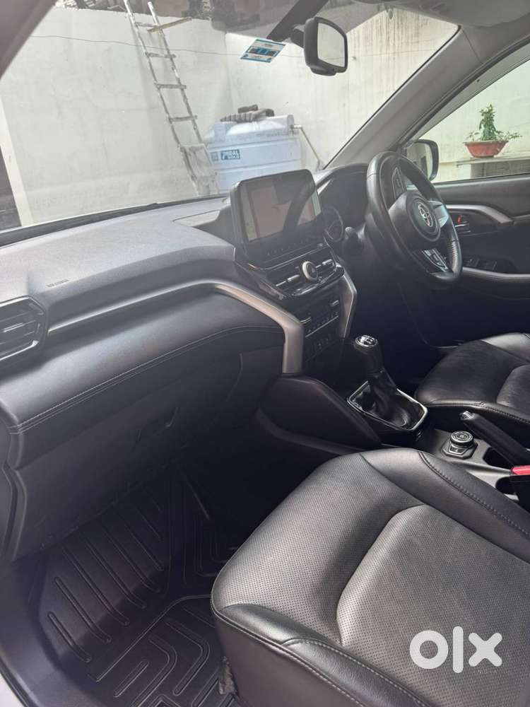 Top Variant Toyota Hyryder Available At A Throwaway Price