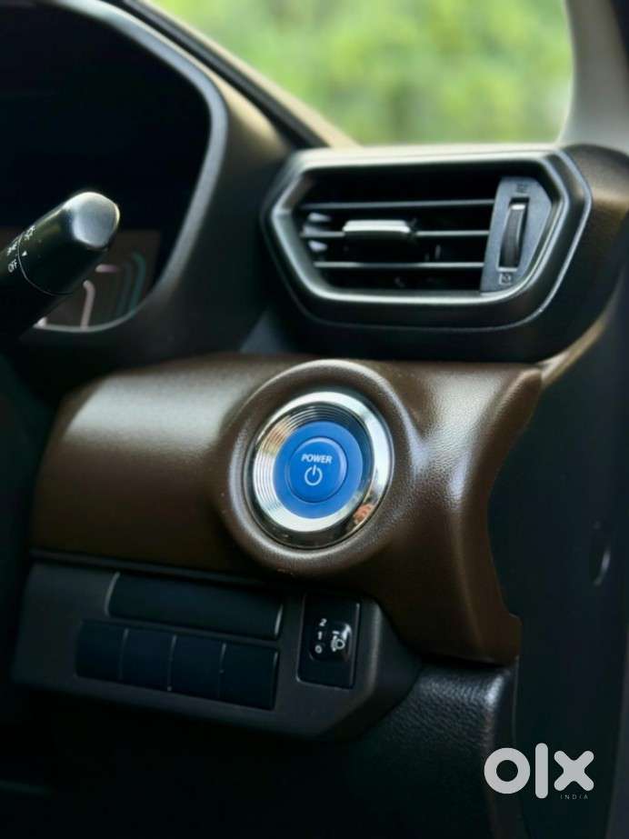 Toyota Urban Cruiser Hyryder 1.5 S Hybrid, 2025, Petrol