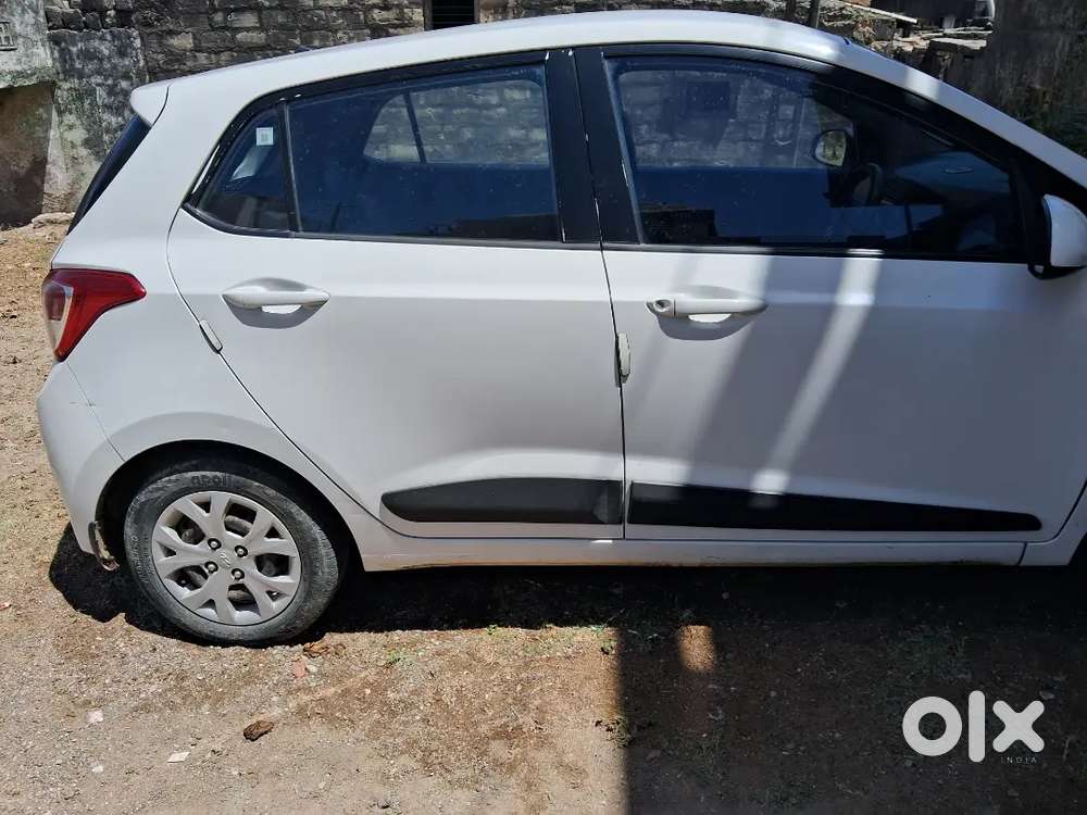 Hyundai I10 2015 Diesel 110000 Km Driven 24/25 Km Milage Four New Tyre