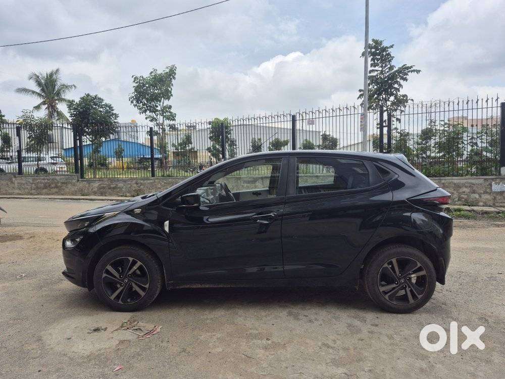 Tata Altroz 1.2 XZA Plus Dark Edition DCT, 2022, Petrol