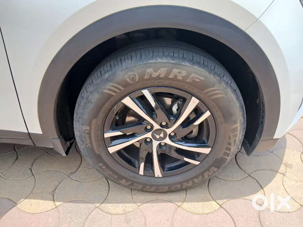 2022 Xuv700 Mx Petrol  25000 Km  Excellent Condition