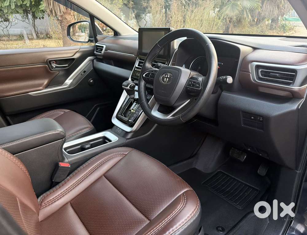 Toyota Innova Hycross 2.0 Vx Hybrid 7 Str, 2023, Petrol