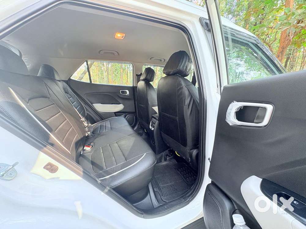 Hyundai Venue 2026 Petrol 4500 Km Driven
