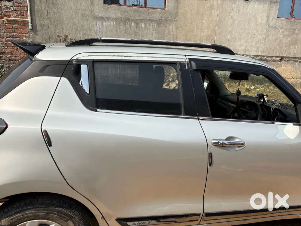 Maruti Suzuki Swift 2018 Petrol 75000 Km Driven /colour=silky Silver