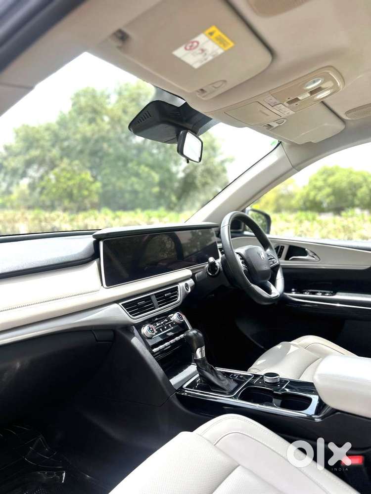 Mahindra Xuv700 2.0 Ax 7 Petrol At Luxury Pack Str, 2025, Petrol