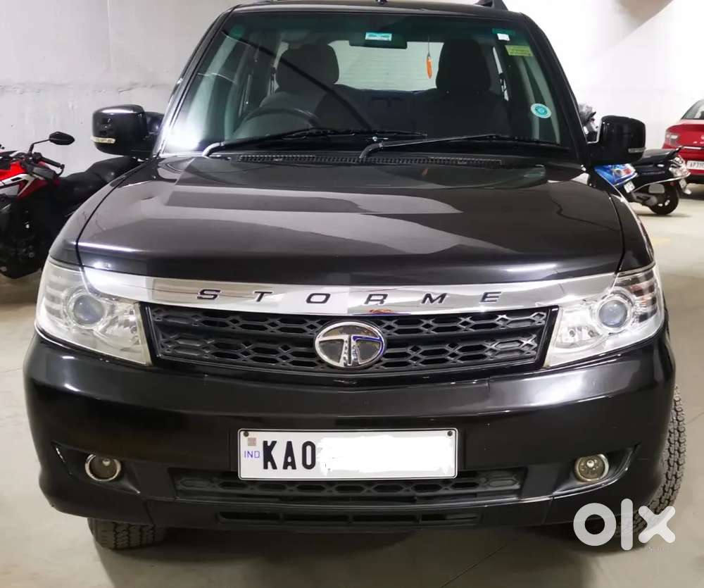 Tata Safari Storme 2015