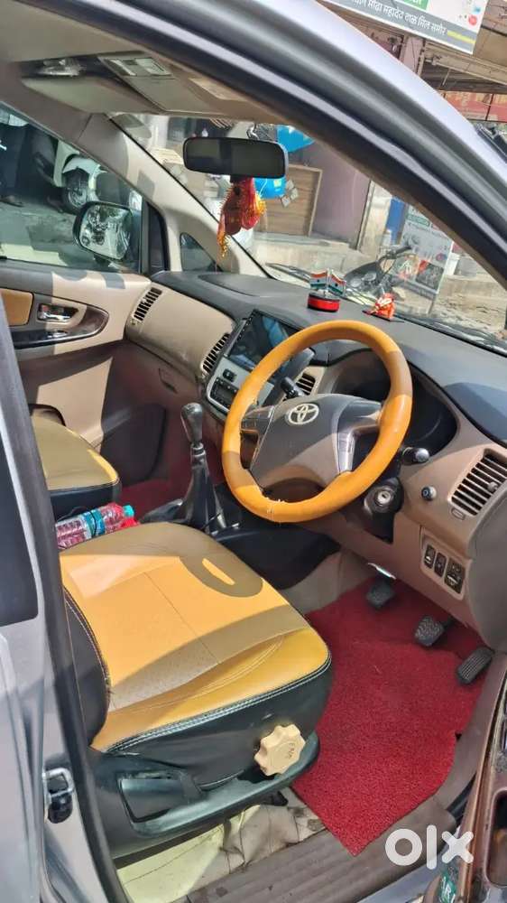 Toyota Innova V 2015