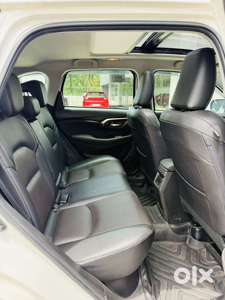 Maruti Suzuki Grand Vitara 1.5 Alpha Plus Intelligent Hybrid Ecvt, 2..