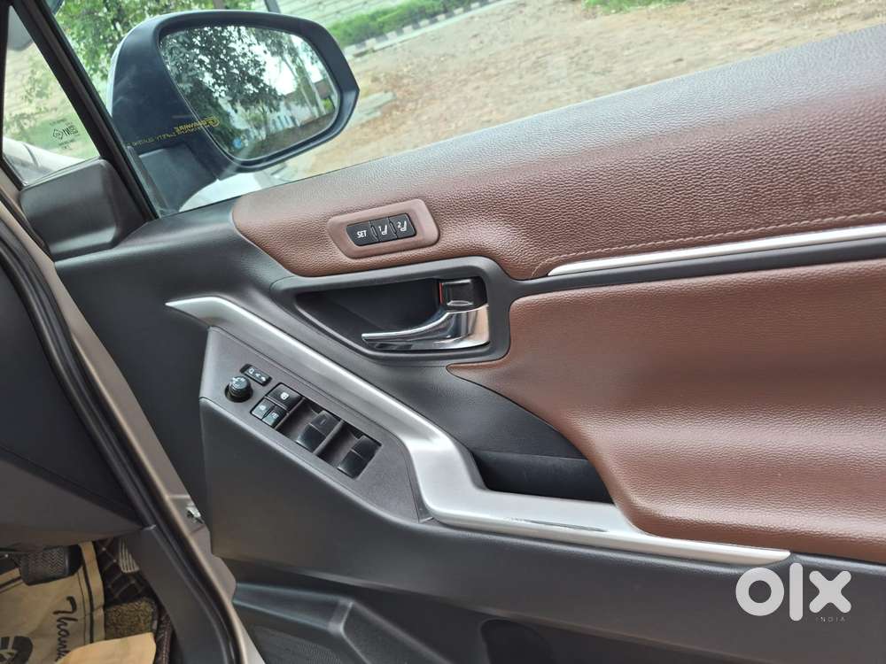 Toyota Innova Hycross