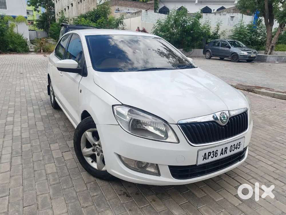 Skoda Rapid Elegance 2012