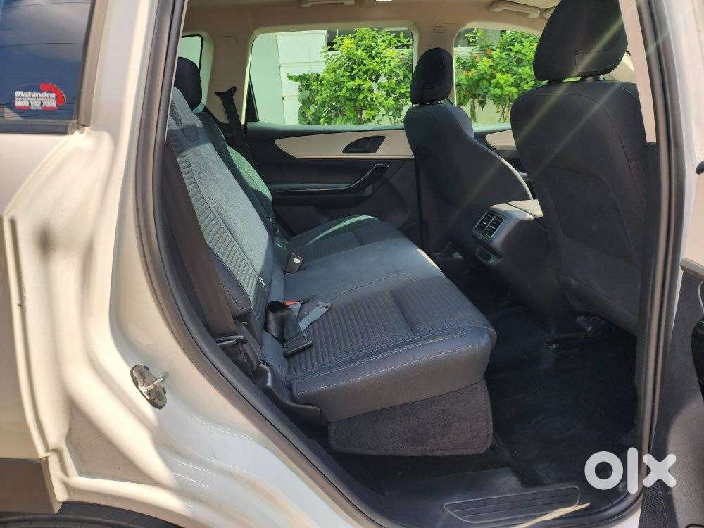 Mahindra Xuv700 Ax 5 Petrol Mt Str (e), 2024, Petrol