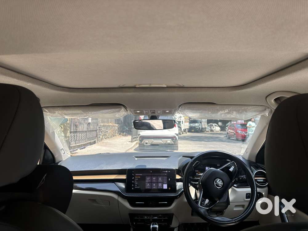 Skoda Slavia 1.0 Tsi Style At, 2025, Petrol