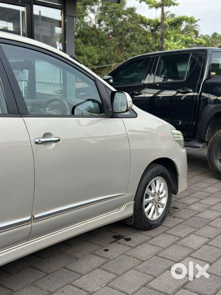Toyota Innova Diesel 2014