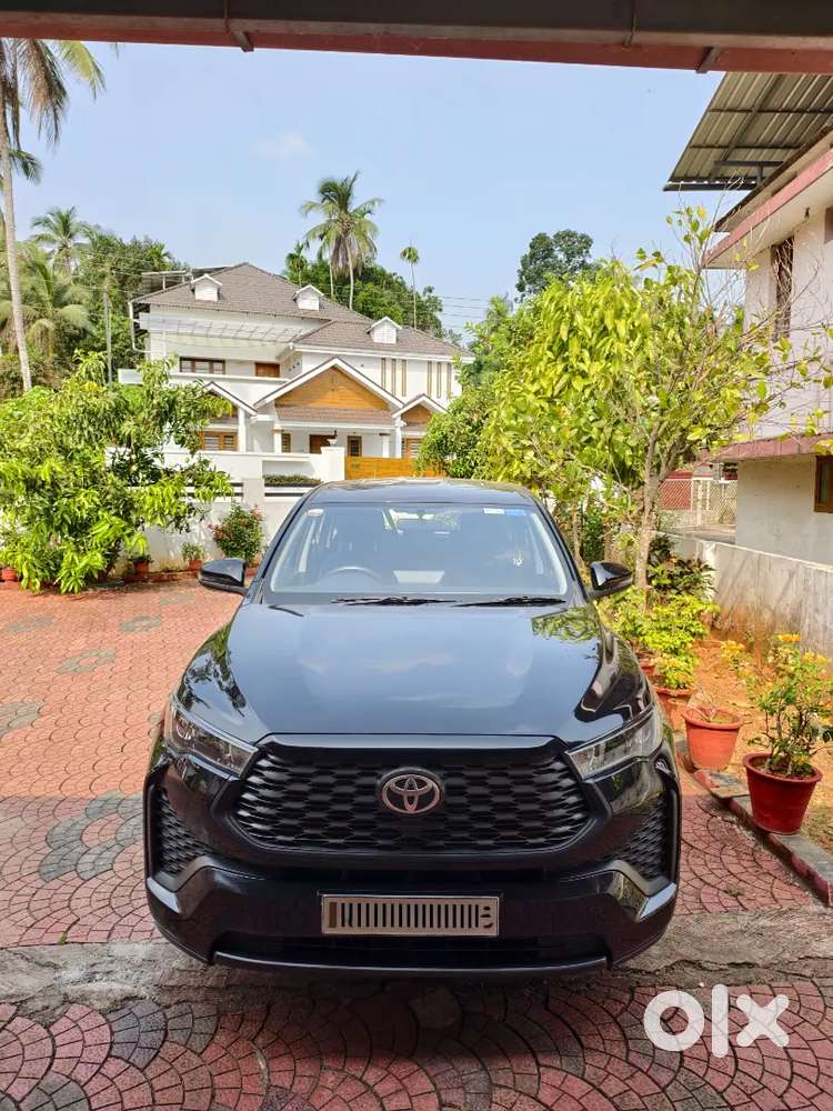 Toyota Innova Hycross 2024 Petrol Well Maintained