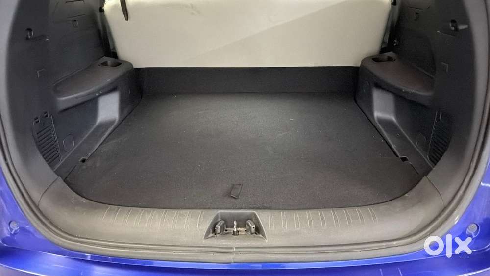 Mahindra Xuv700 2.0 Ax 5 Petrol At Str, 2022, Petrol