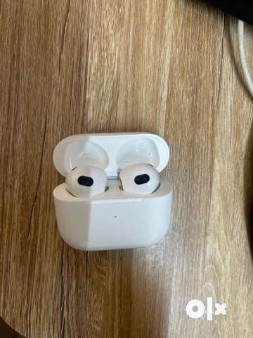 Used discount airpod case