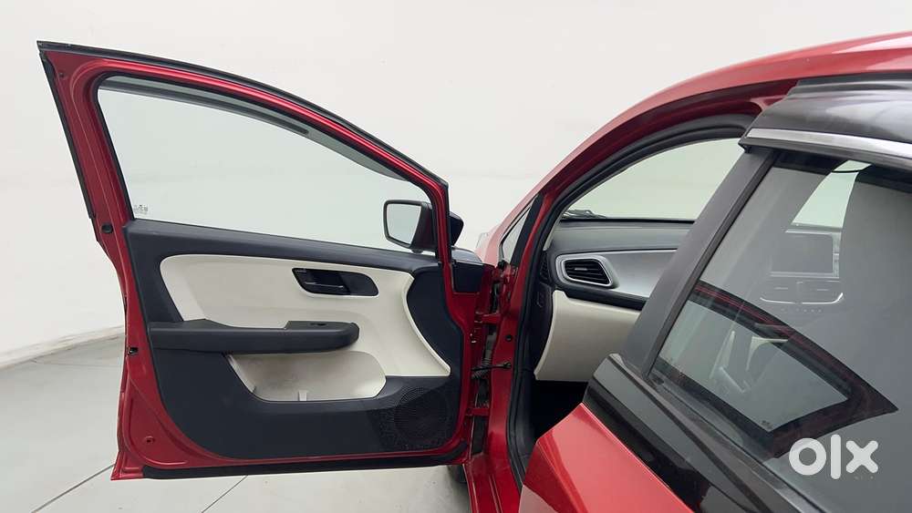 Tata Altroz 1.2 Xm Plus, 2022, Petrol