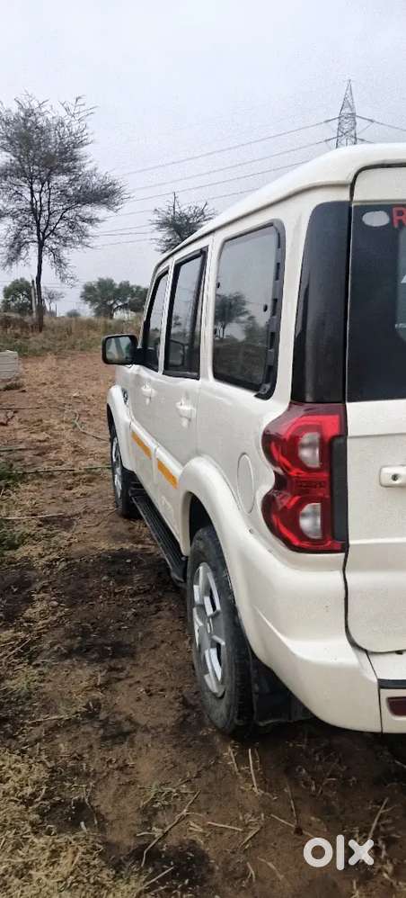 Mahindra Scorpio Classic 2021 Diesel 87500 Km Driven