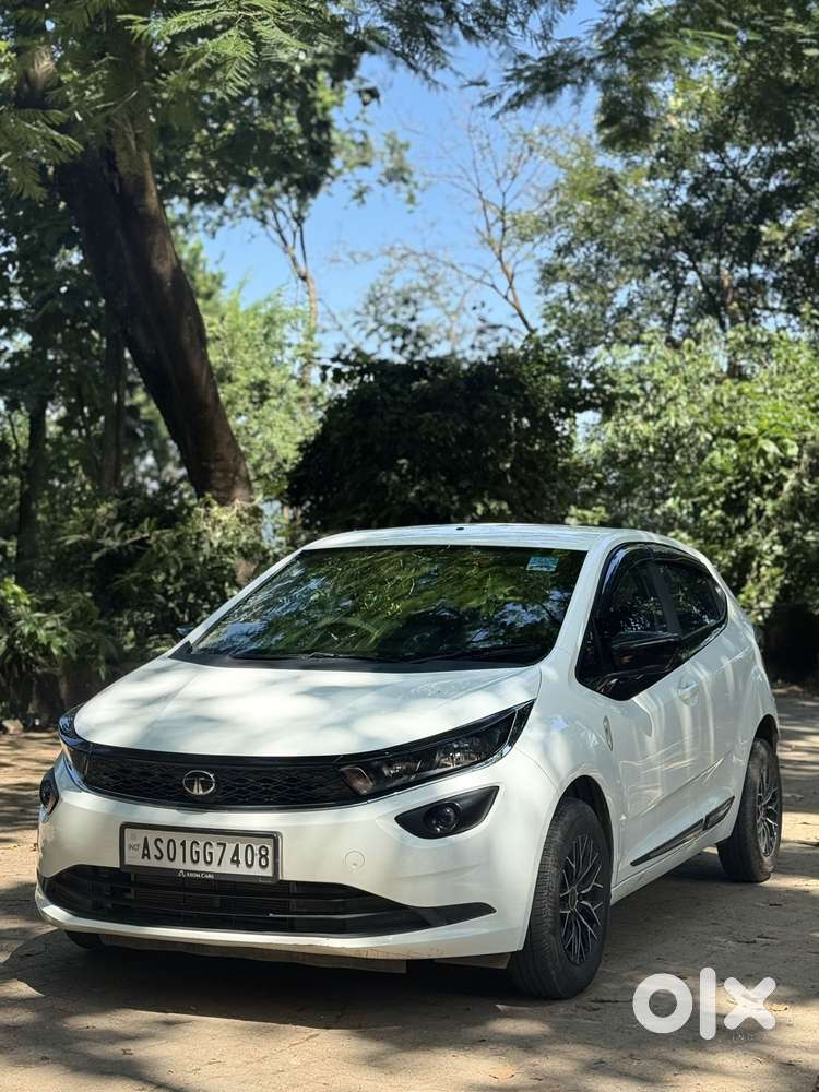 Tata Altroz 1.2 Xe, 2025, Petrol