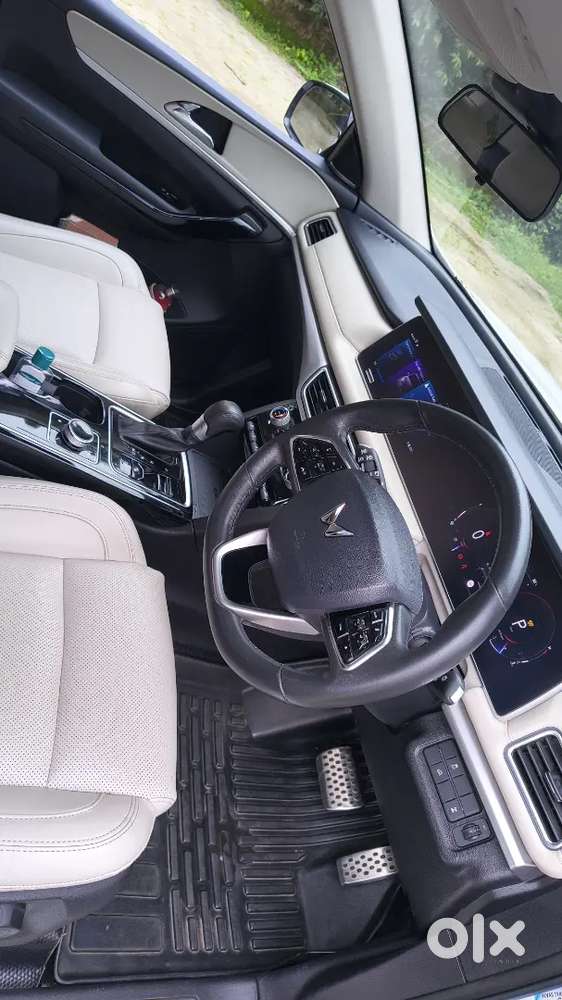 Mahindra Xuv700 Ax7 2022