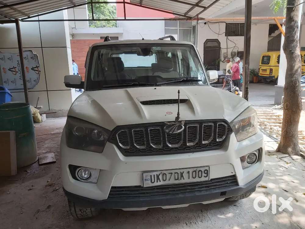Mahindra Scorpio S 11