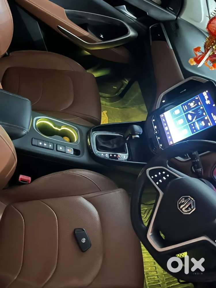Mg Hector Plus Top End