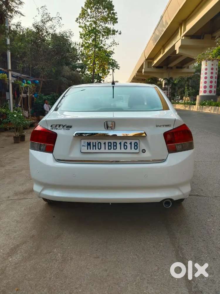 White Honda City Vmt