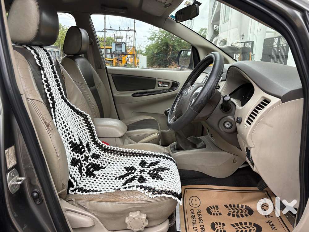Toyota Innova 2.5 Z Diesel 7 Seater Bs Iv, 2014, Diesel
