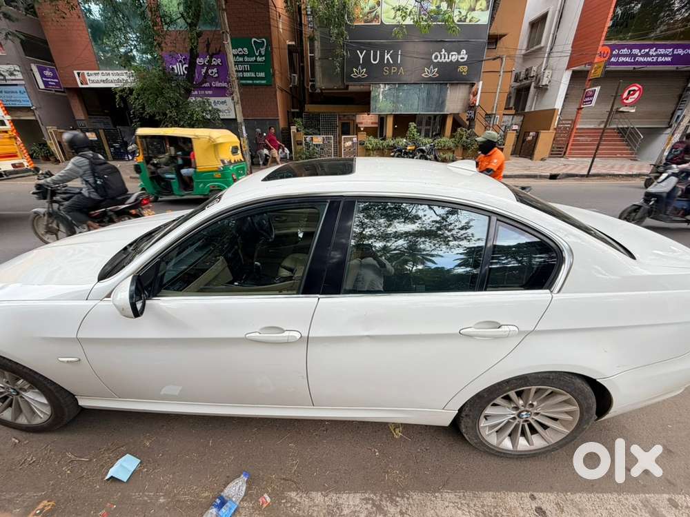 Bmw 3 Series 2011, Luxury Line