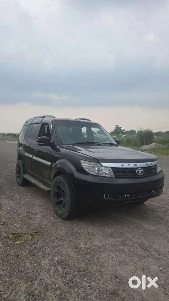 Tata Safari Storme December 2016 Ex (black Colour)