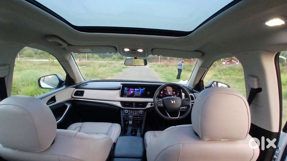 Mahindra Xuv700 2.2 Ax 5 Diesel At 7 Str, 2025, Diesel