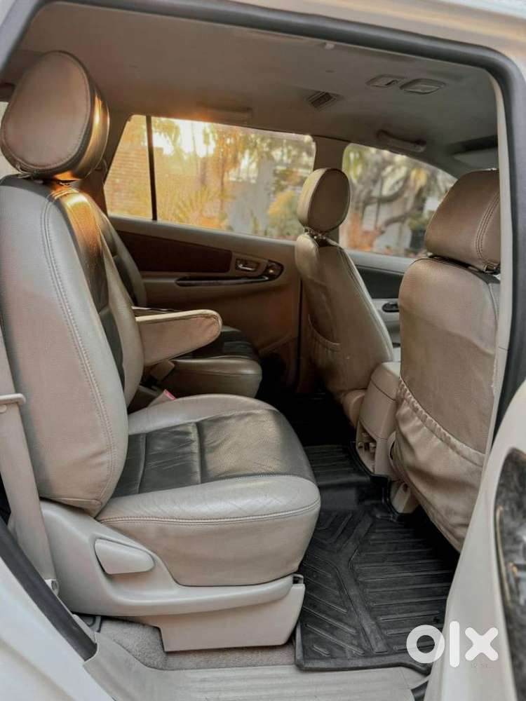 Toyota Innova 2.5 V 7 Str, 2011, Diesel