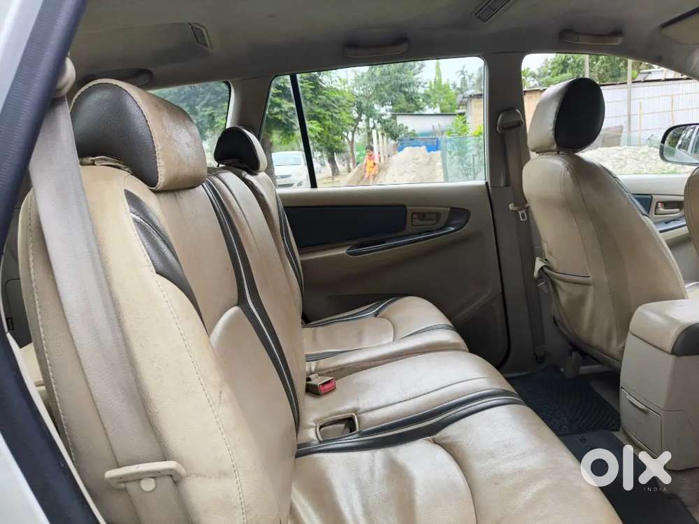 Toyota Innova Car 2010