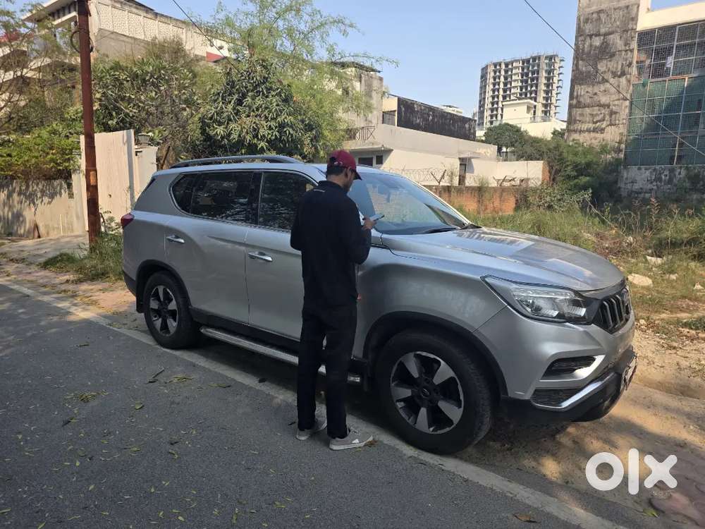 Mahindra Alturas G4