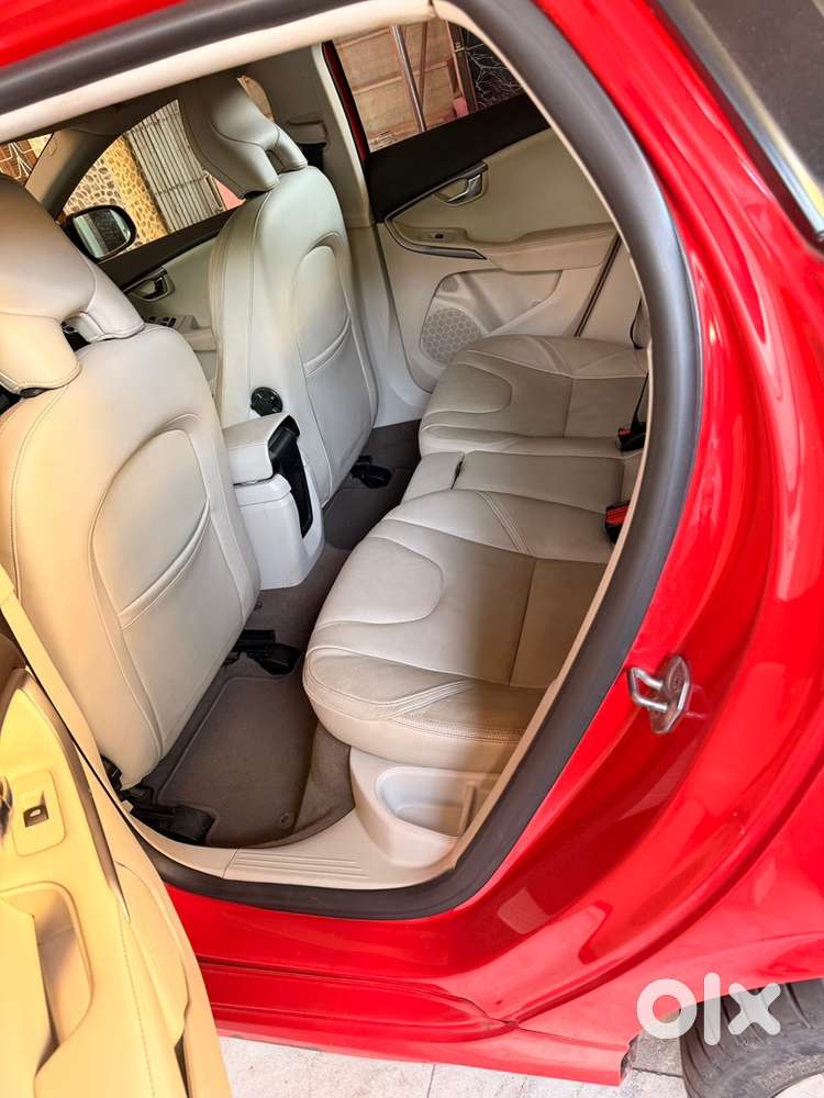 Volvo V40 Cross Country 2017 Petrol Well Maintained