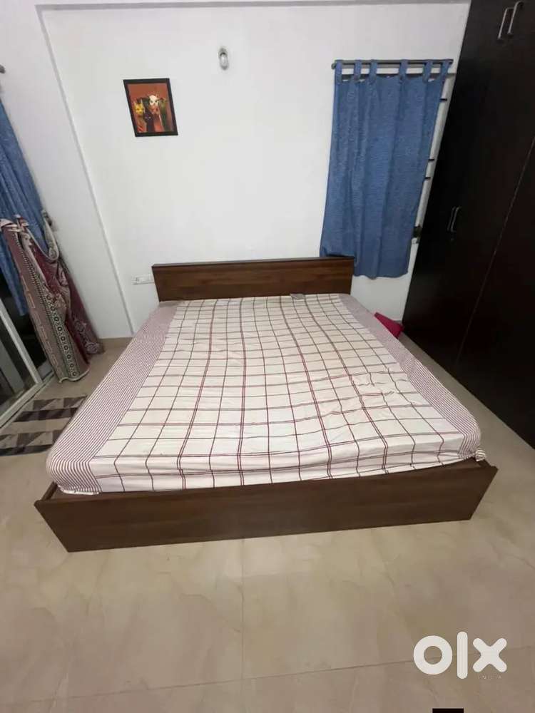 Double bed 6 by 6 with materials